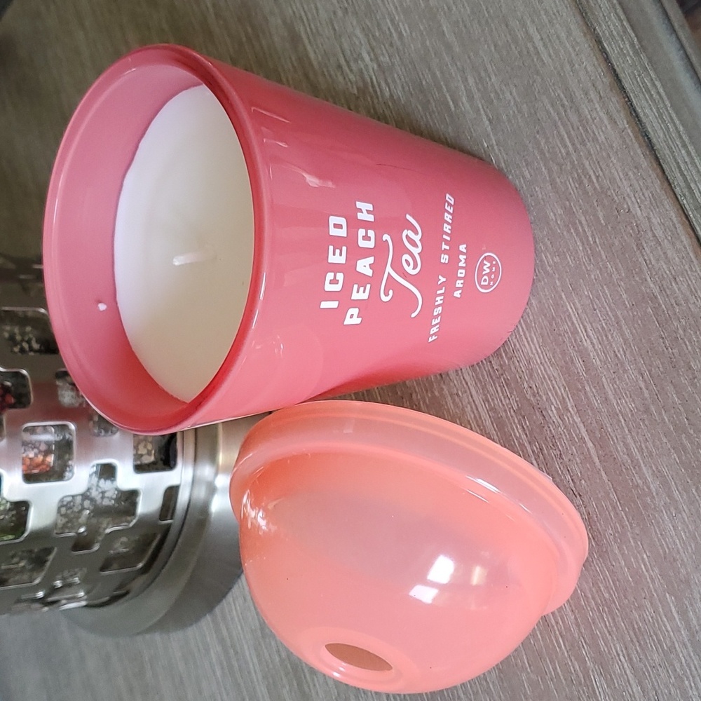 DW Home Summer Smelling Peach Iced Tea Candle 11.2 oz - Picture 4 of 6
